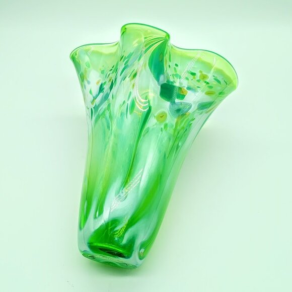 Vintage Handblown Green Swirl Art Glass Handkerchief Vase - Signed - Picture 4 of 7